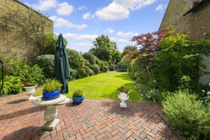 Garden (view to rear)- click for photo gallery